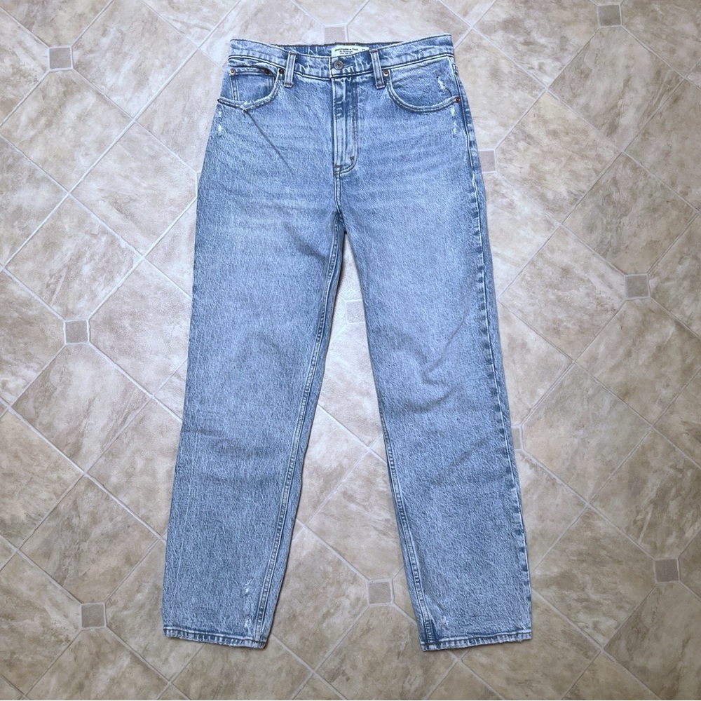 USED Abercrombie The 90’s Straight Ultra High Rise Petite Jeans in Light Wash